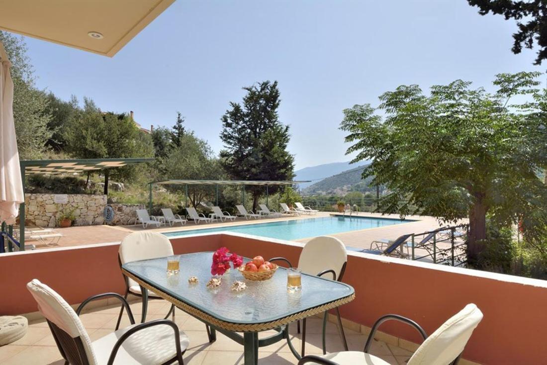 Vivi'S Apartments Agia Efimia ภายนอก รูปภาพ