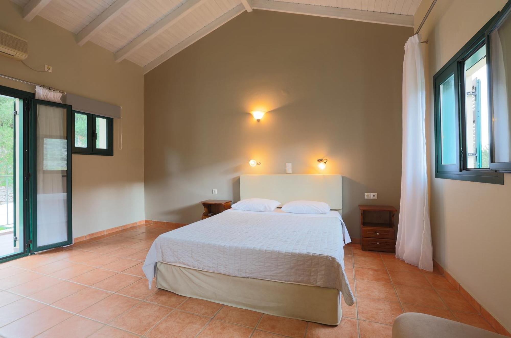 Vivi'S Apartments Agia Efimia ภายนอก รูปภาพ